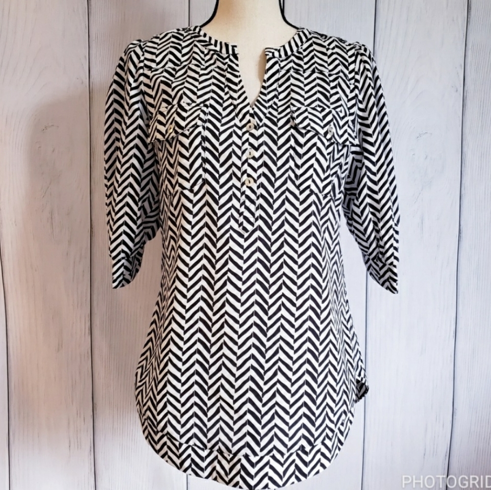 41 Hawthorn Black and White Chevron Print Blouse